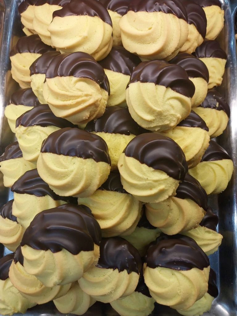 FB_IMG_1749921093283 Biscotti siciliani in pasticceria a Tonnarella